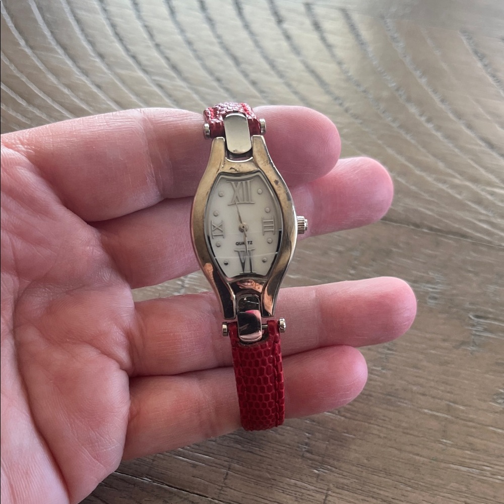 Hadley Roma Vintage Dainty 80's‎ Red Leather Quartz Watch
